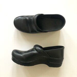 Dansko Clogs, Black, Size 39